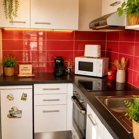 Comfortable Less Than 5 Minutes From Beaches, Train Station And Shops * אנטיב